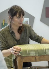 Stéphanie Oberson, tapissière et décoratrice d’intérieur, à l’espace d’accueil au Centre d’enseignement professionnel de Vevey (CEPV)