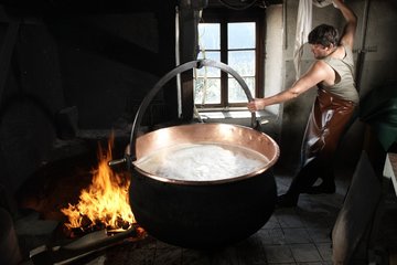 Fromager Philippe Rosat, Rossinière, été 2008, photo: Claude Bornand