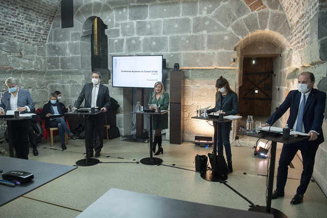 Les membres du Conseil d'Etat en conférence de presse au château cantonal.