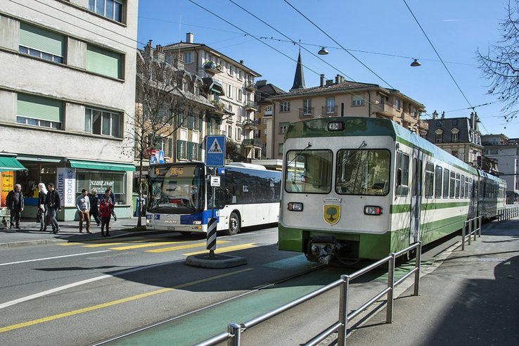 Le LEB roulant sur l'avenue d'Echallens à Lausanne