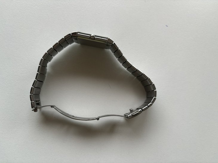Montre rado de coté
