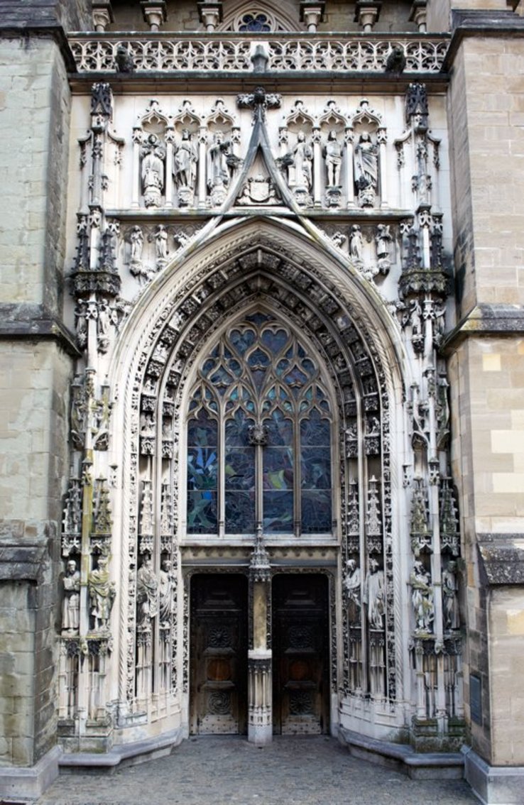 Vue du portail principal, dit portail Montfalcon.