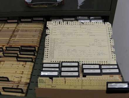 Anciennes fiches perforées