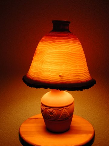 Lampe artisanale en frêne