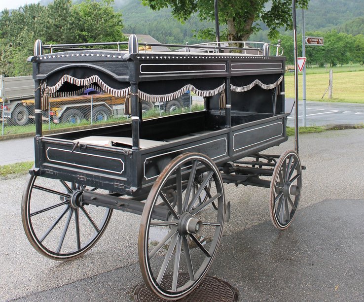 Un des derniers corbillards hippomobiles du canton (1912, Commune de Montricher) © SERAC, 2019