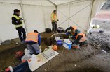 Décembre 2015 - Archéologie - Moulage d’un four de potier par le laboratoire de restauration (Musée cantonal d'archéologie et d'histoire MCAH)