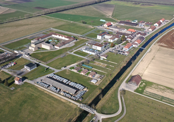 vue de drone des Etablissments pénitentiaires de la plaine de l'Orbe