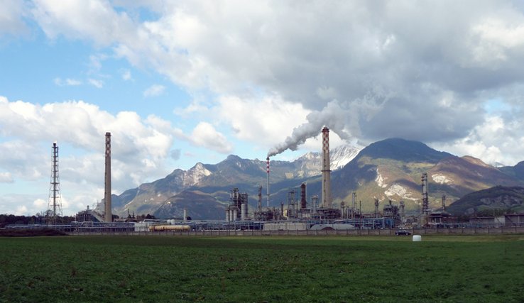 vue du site de la raffinerie, en direction d'Aigle