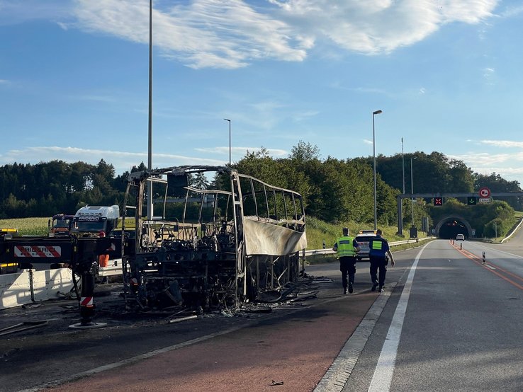 Incendie d'un car devant le tunnel d'Arrissoules