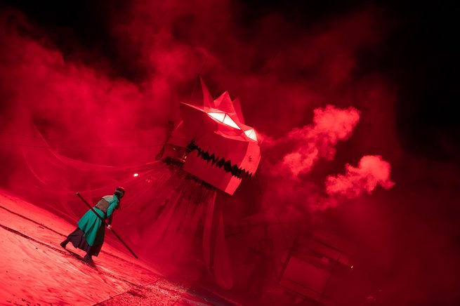 Le spectacle: un dragon
