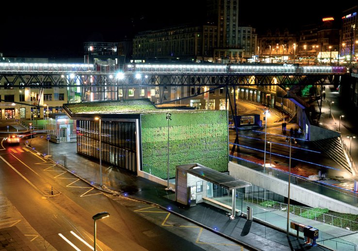 Place de l'Europe (Lausanne) la nuit.