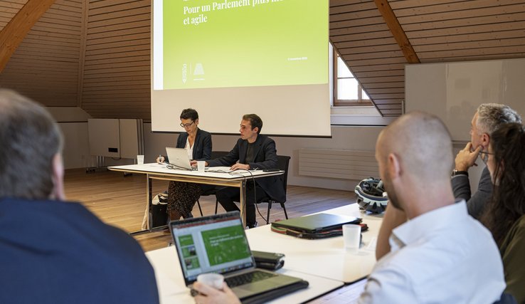 GRAND CONSEIL VAUD Carole Dubois et Alexandre Démétriadès lors de la conférence de presse sur la révision de la loi sur le Grand Conseil