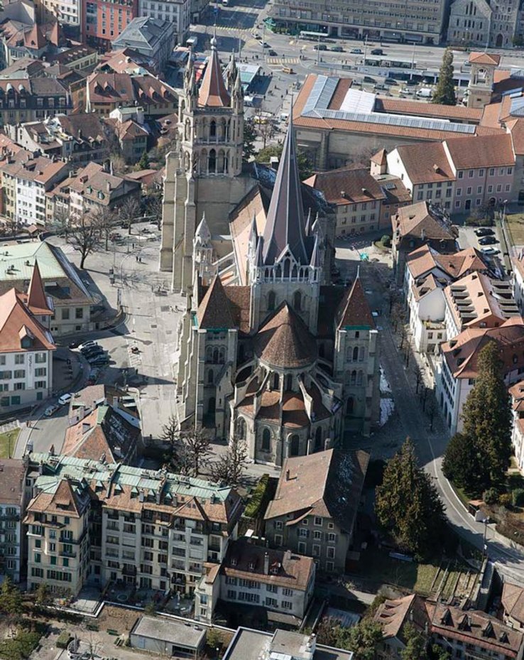 la cathédrale de Lausanne vue du ciel
