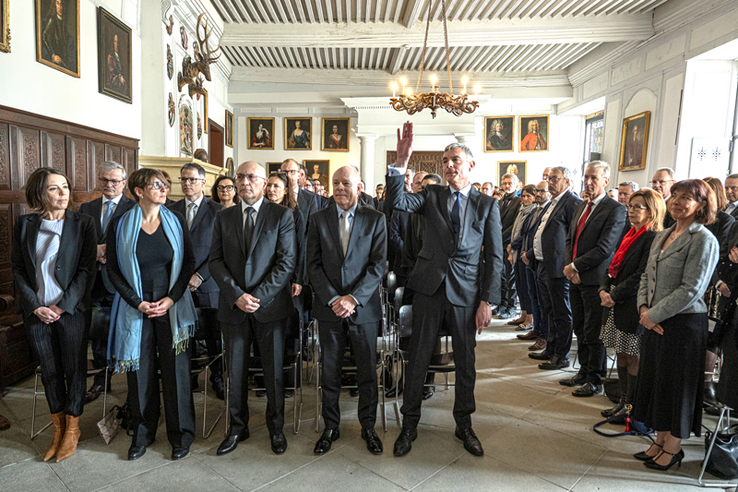 La prestation de serment s'est déroulée au Château de La Sarraz. les procureurs debout