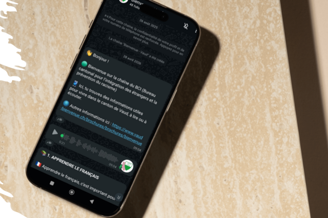 illustration chaîne whatsapp smartphone