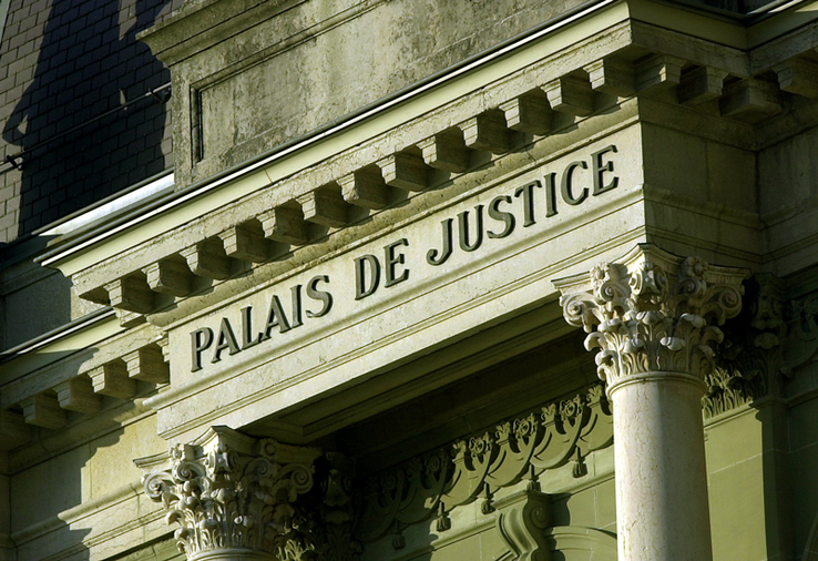 Illustration: fronton du Palais de justice de Montbenon