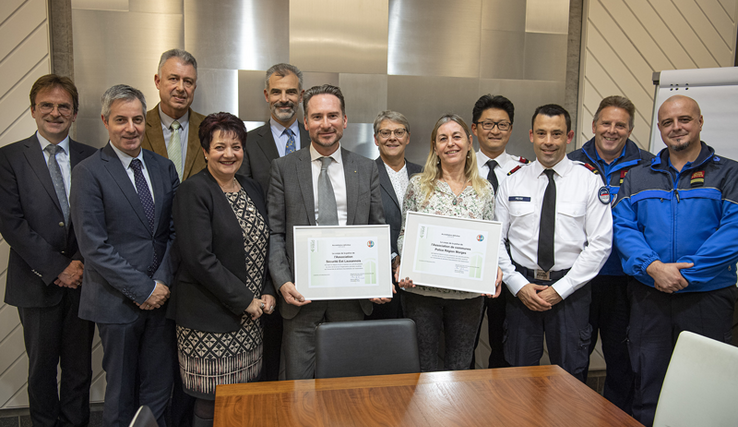 Les représentants des deux corps de police après la signature de la convention posent, le 9 décembre 2019 à Lausanne.