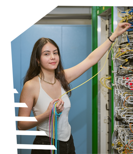 Image d'une opératrice en informatique