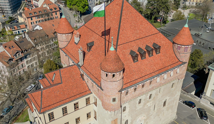 Vue aérienne du château Saint-Maire à Lausanne, sur lequel le drapeau vaudois a été hissé.