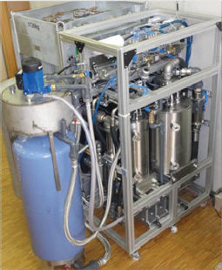 photo: prototype, batterie de fûts d'air comprimé dans un laboratoire.