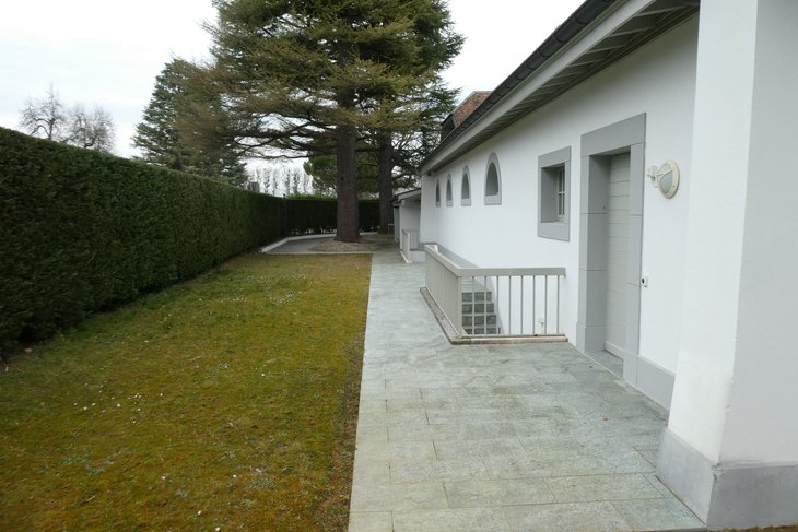 Extérieur côté route