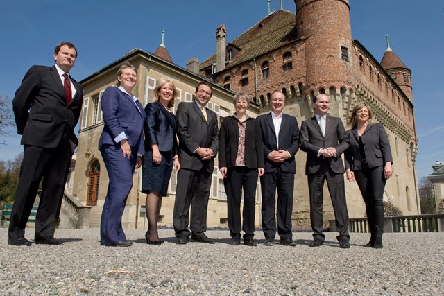 Le Conseil d'Etat 2012-2017 devant le Château cantonal.