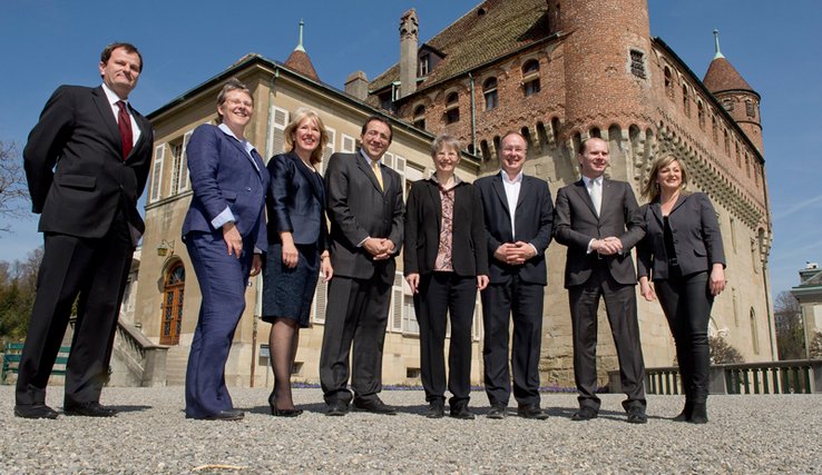 Le Conseil d'Etat 2012-2017 devant le Château cantonal.