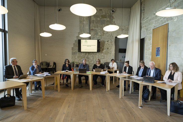 Photo de la commission de gestion présentant son rapport 2023