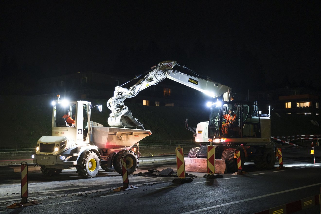 © Marc-André Marmillod / Pose d'enrobés de nuit