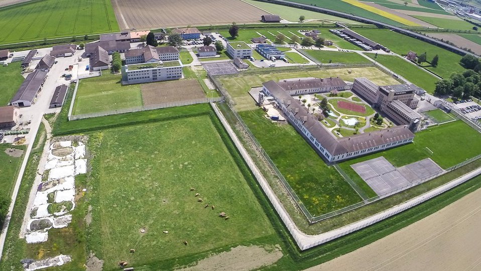 Les Etablissements de la plaine de l'Orbe vus du ciel. - [SPEN]