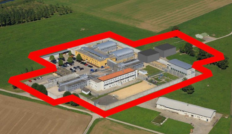 prison de la croisée (vue aérienne) avec tracé de la future deuxième enceinte