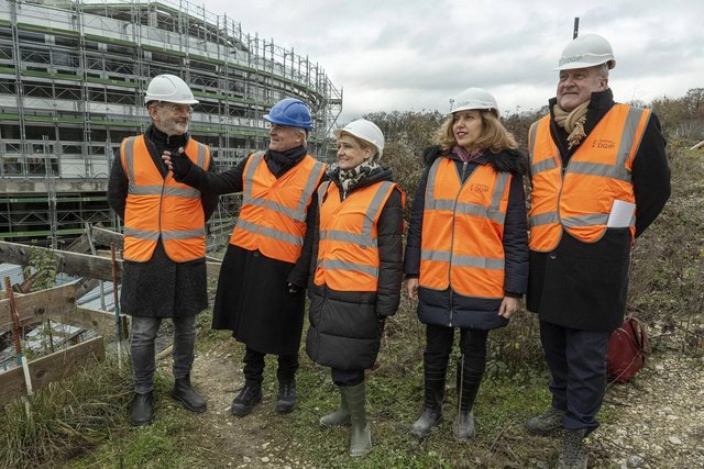 Emmanuel Ventura (architecte cantonal), Jan Kinsbergen (architecture), Isabelle Moret (conseillère d'Etat), Loubna Laabar (syndique de Chavannes-près-Renens), Pierre de Almeida (directeur général des immeubles et du patrimoine.