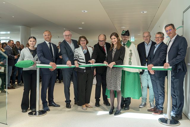 Le moment du couper de ruban