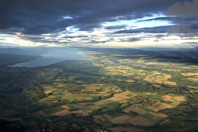 Vue d'avion de la région de Chavornay, en direction de Payerne (photo. J.-M. Zellweger, DGE)
