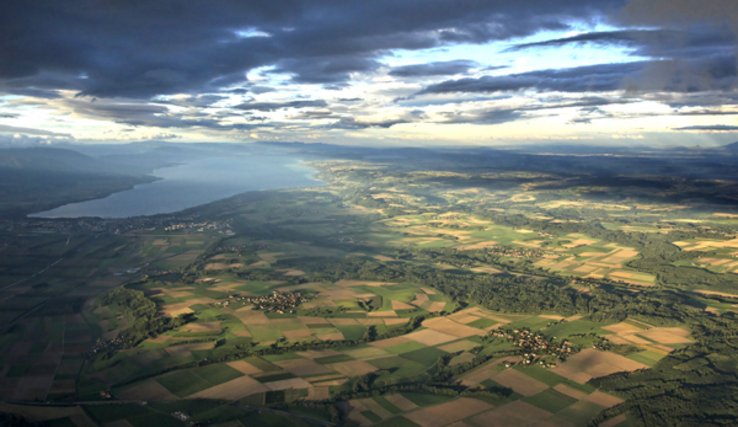 Vue d'avion de la région de Chavornay, en direction de Payerne (photo. J.-M. Zellweger, DGE)
