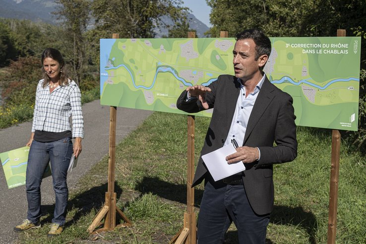 Etat de Vaud Vassilis Venizelos, Conseiller d'Etat, en charge du Département de l'environnement et Marianne Gfeller, chef de la section Rhône 3