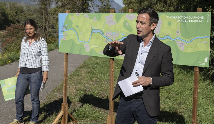 Vassilis Venizelos, Conseiller d'Etat, en charge du Département de l'environnement et Marianne Gfeller, chef de la section Rhône 3