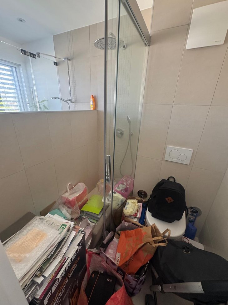 Toilettes-douche attenante chambre 1