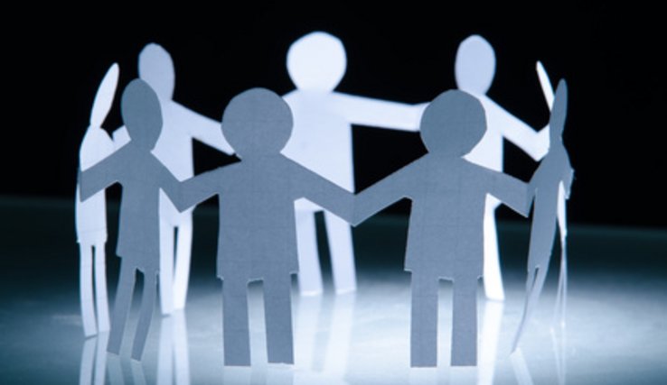 image d'illustration: silhouettes humaines formant une ronde