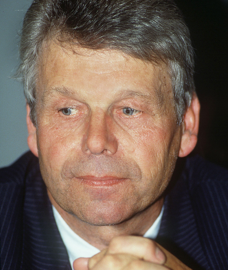 Marcel Blanc en 1995 Photo de l'ancien conseiller d'Etat, mains jointes sous le menton