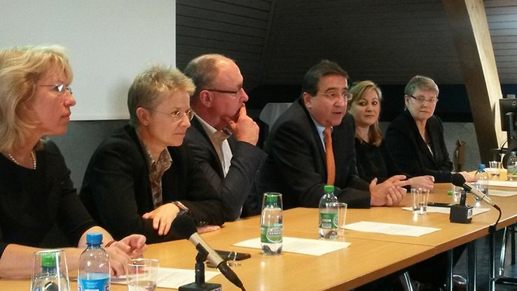 Photo conférence de presse du 20 mars du Conseil d'Eta pour la référendum RIE3