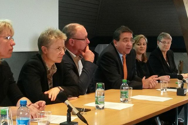 Photo conférence de presse du 20 mars du Conseil d'Eta pour la référendum RIE3