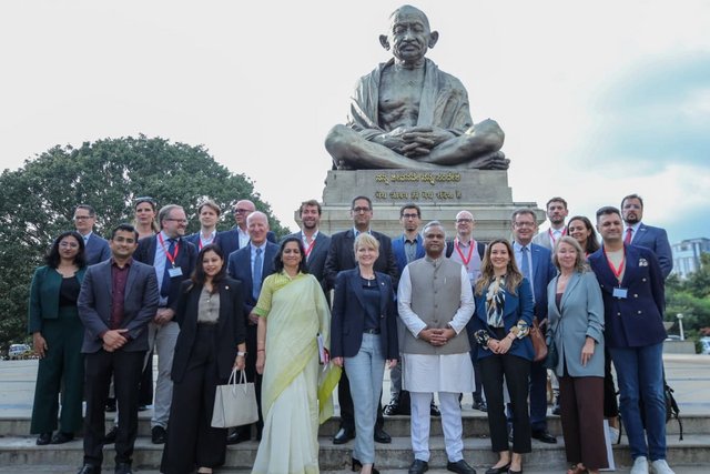 La délégation rencontre le gouvernement de l'Etat de Karnataka, dans la ville de Bengaluru.