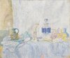 La peinture représente des objets posés sur une table: un soliflore, un flacon de verre au centre, une petite théière et une tanagra, le personnage représenté étant légèrement penchée en avant. 