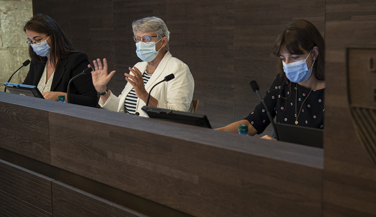 Les trois conseillères d'Etat en conférence de presse dans la salle des médias du château cantonal.