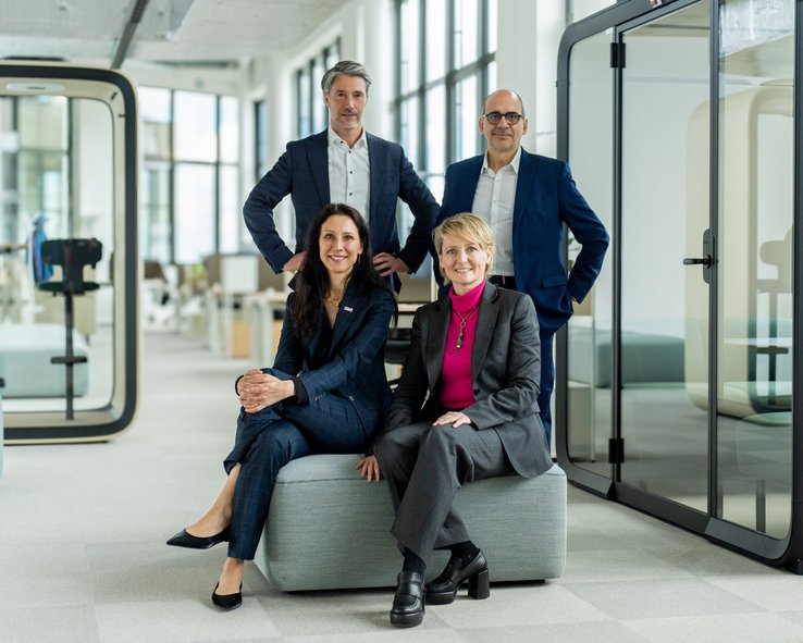 Anna Fontcuberta i Morral, présidente de l’EPF, Olivier Verscheure, directeur du Swiss Data Science Center (SDSC), Isabelle Moret, cheffe du Département de l'économie, de l'innovation, de l'emploi et du patrimoine (DEIEP), Canton de Vaud, Nasri Nahas, directeur de Biopôle