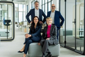 Anna Fontcuberta i Morral, présidente de l’EPF, Olivier Verscheure, directeur du Swiss Data Science Center (SDSC), Isabelle Moret, cheffe du Département de l'économie, de l'innovation, de l'emploi et du patrimoine (DEIEP), Canton de Vaud, Nasri Nahas, directeur de Biopôle