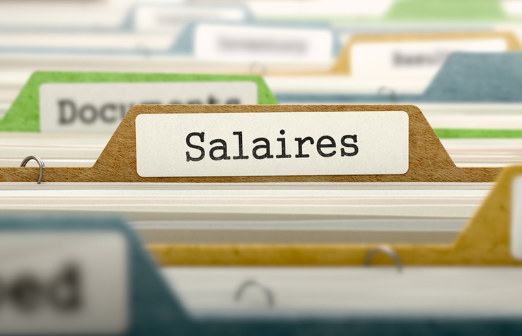 Illustration: dossiers suspendus, le premier avec une étiquette "Salaires"
