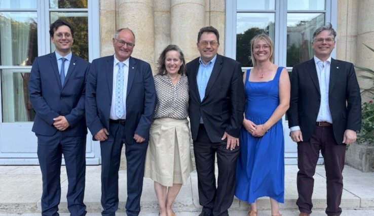 La délégation vaudoise entoure Madame Tania Cavassini, Ambassadrice de Suisse en France, Paris le 11 juillet 2025