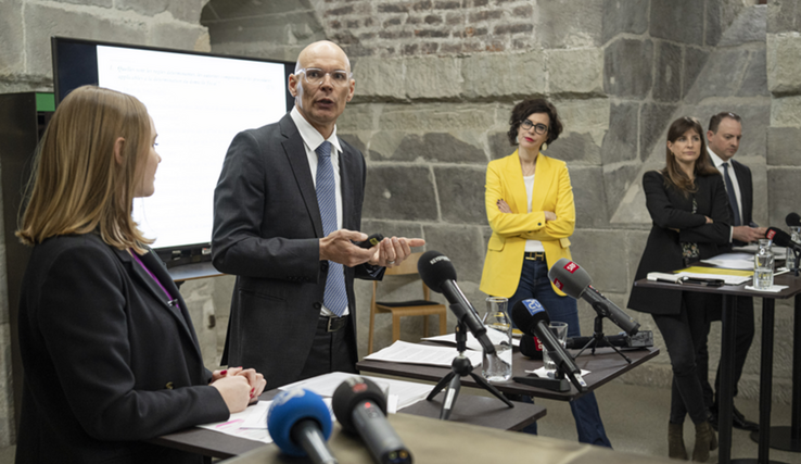Me Daniel Schafer, avocat, expert fiscal diplômé, lors de la conférence de presse du 23 mars.